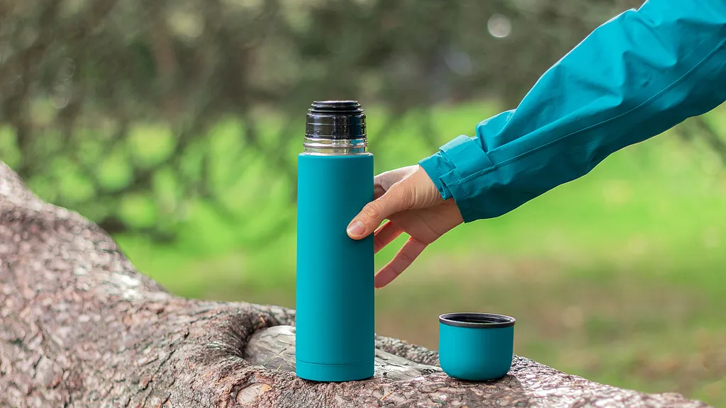 这种保温杯别再用了，可能引发慢性中毒