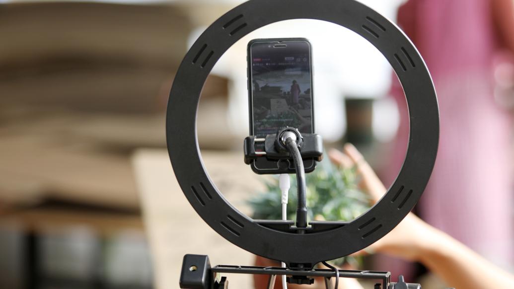 免费送、赚大钱？老汉豪掷百万赌石竟是被安排的剧本