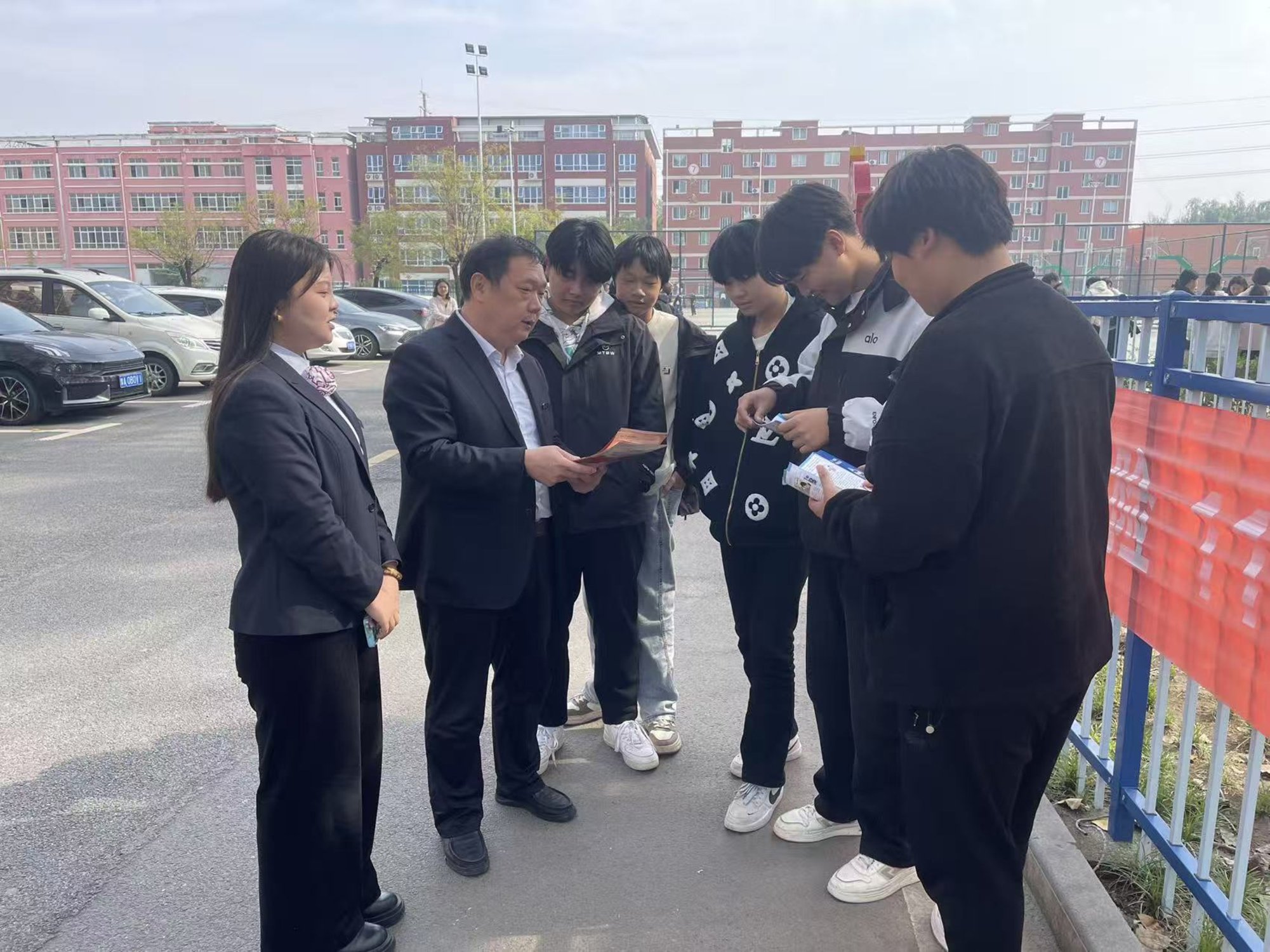 工行周口分行组织开展“反诈拒赌校园行”集中宣教活动