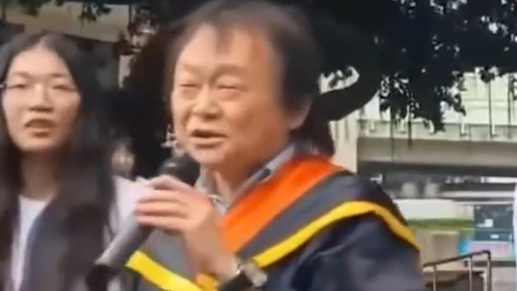 “原唱”来了！王世坚街头清唱《没出息》