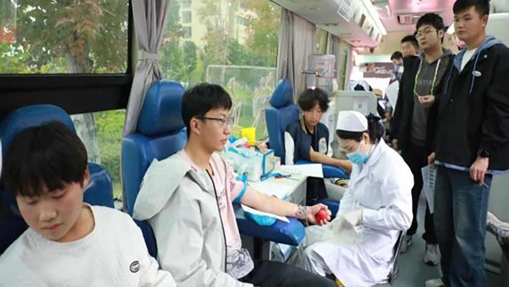 驻马店职业技术学院开展秋季无偿献血活动