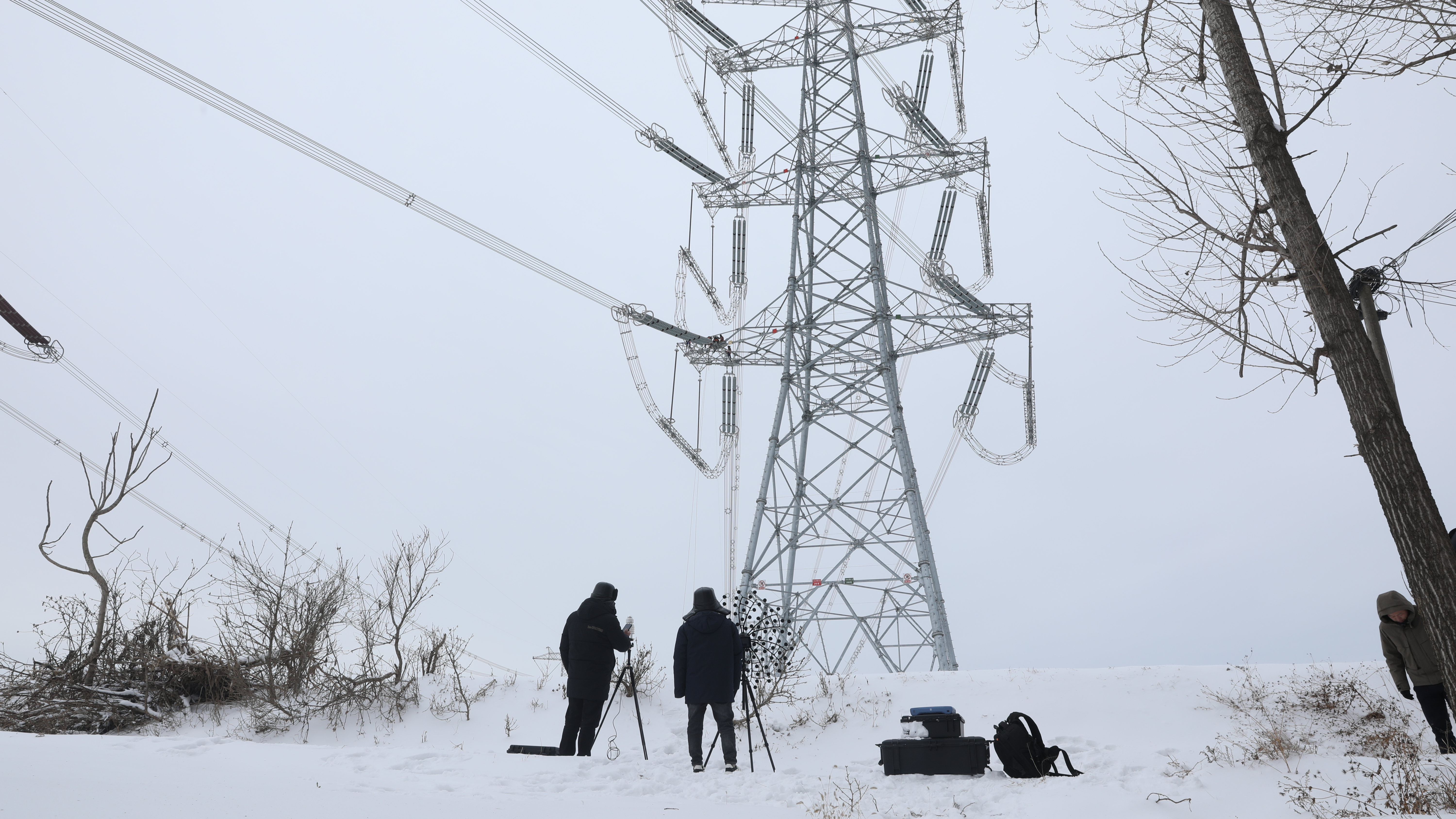当输电线路“跳起”冰上芭蕾，河南如何“驯服”银线之舞？