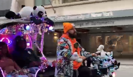 纽约三轮车车夫日入上千美元，每分钟9刀起