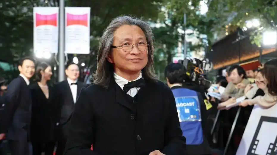 知名导演陈可辛出车祸 现场画面曝光