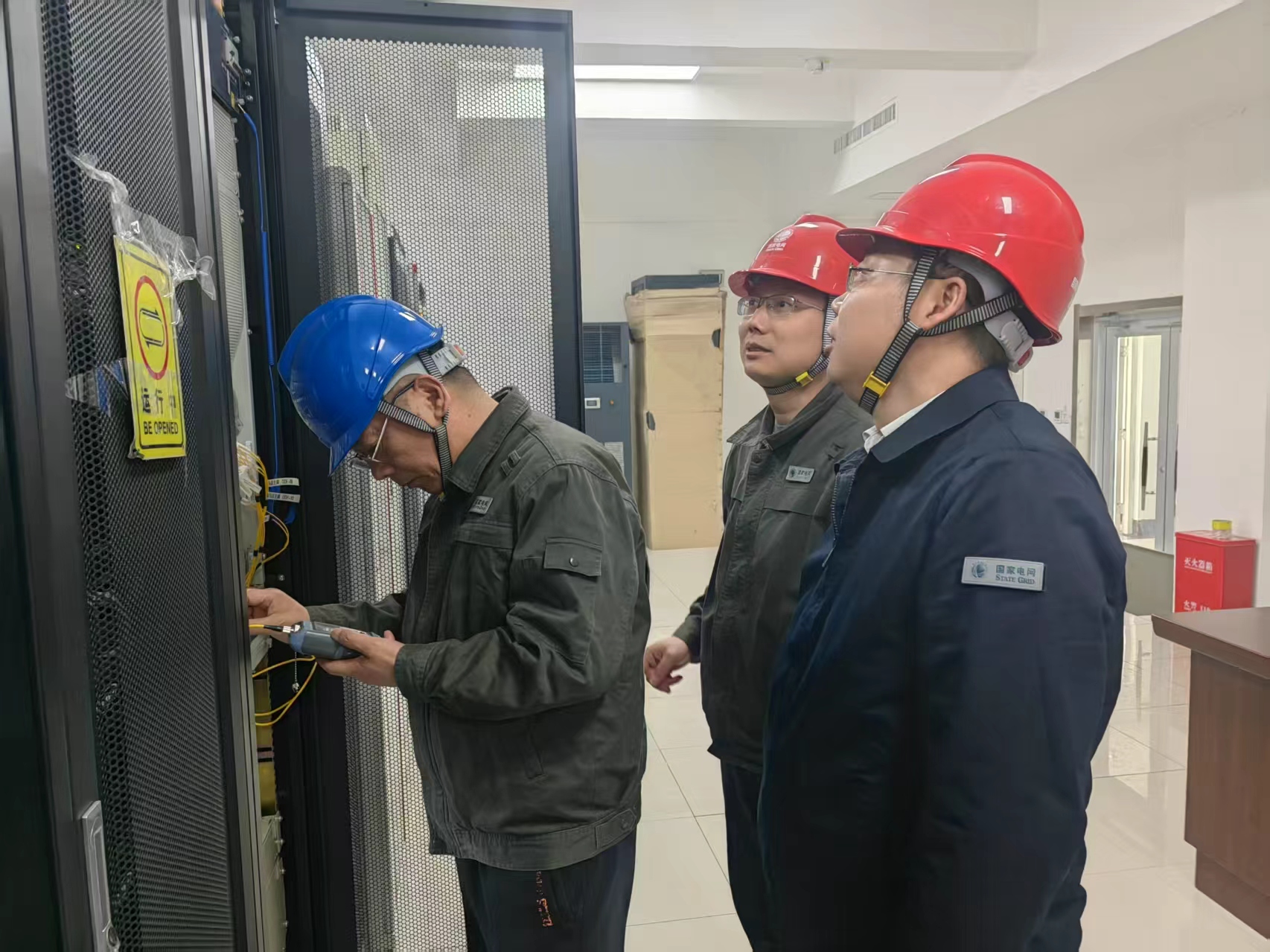 正阳供电公司全力做好迎峰度冬电力通信保障