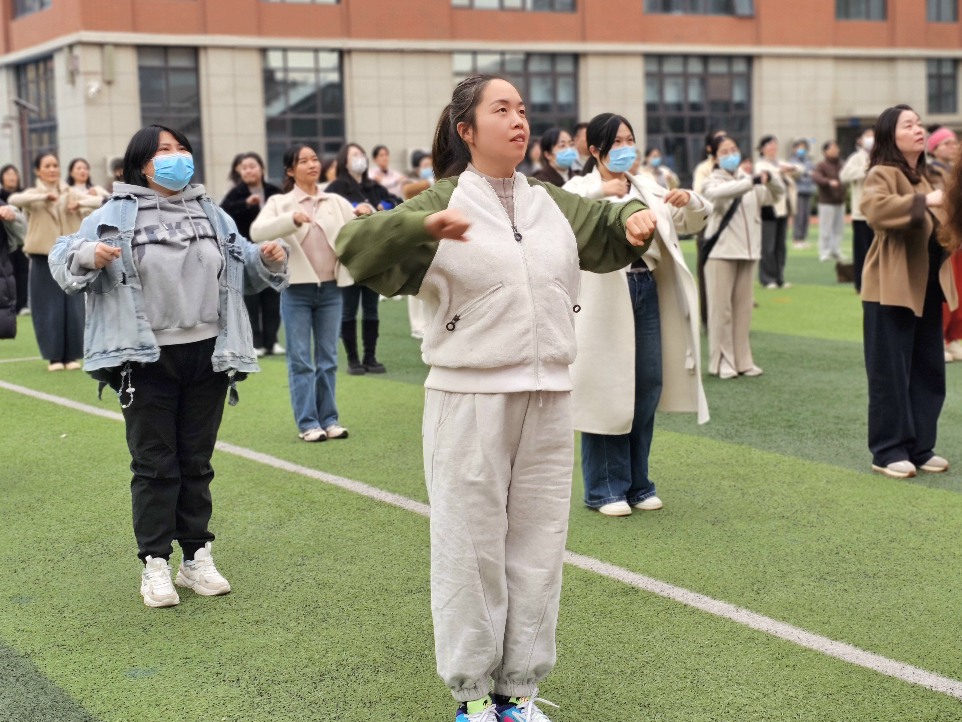 岁月不老 拾忆童年 郑州市惠济区东风路小学教育集团开展教师趣味运动会