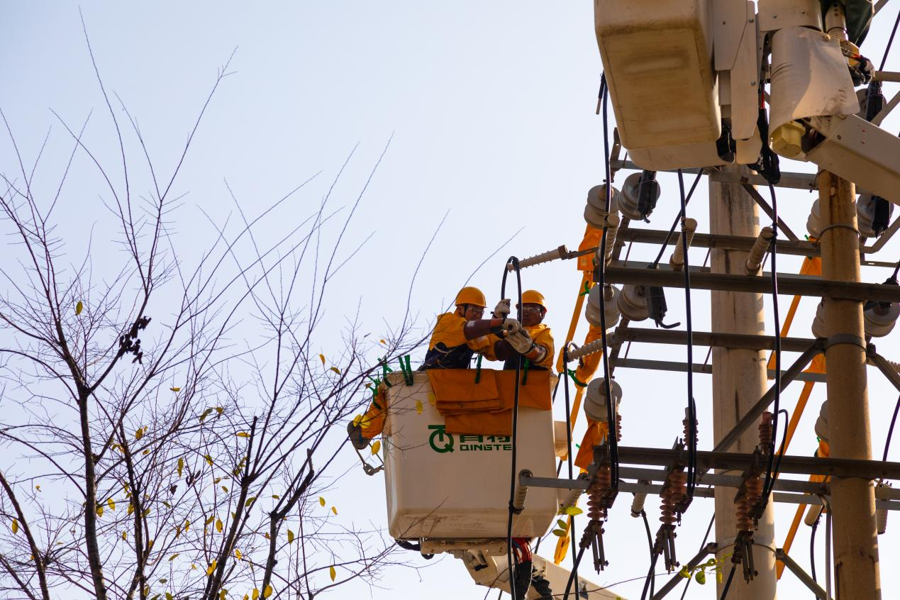 国网濮阳供电公司：双车协作 带电接火