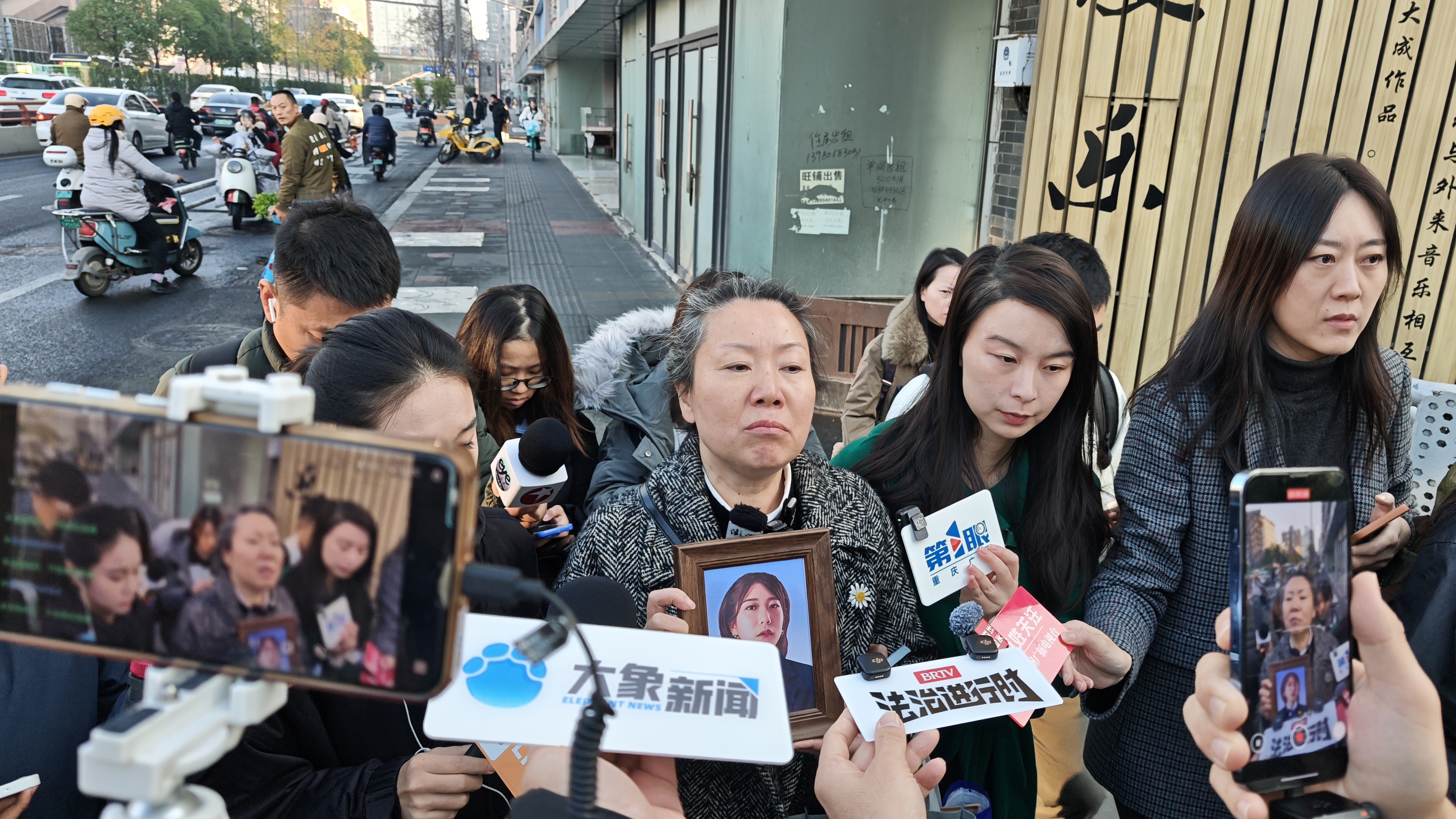 成都女子家门口遇害案一审结束 凶手称没精神病是正当防卫