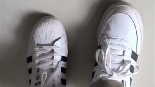 乘客迷糊中下火车穿错鞋 上演跨省“换鞋记”