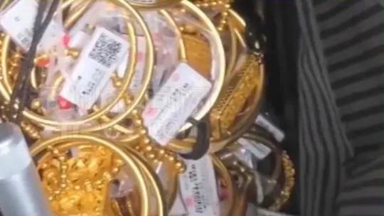 男子偷黄金落下手机不到6小时被抓