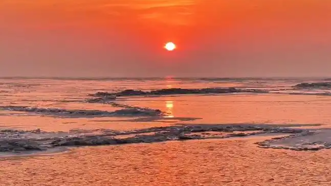 宛如画卷！黑龙江一湖面现龙鳞冰奇观