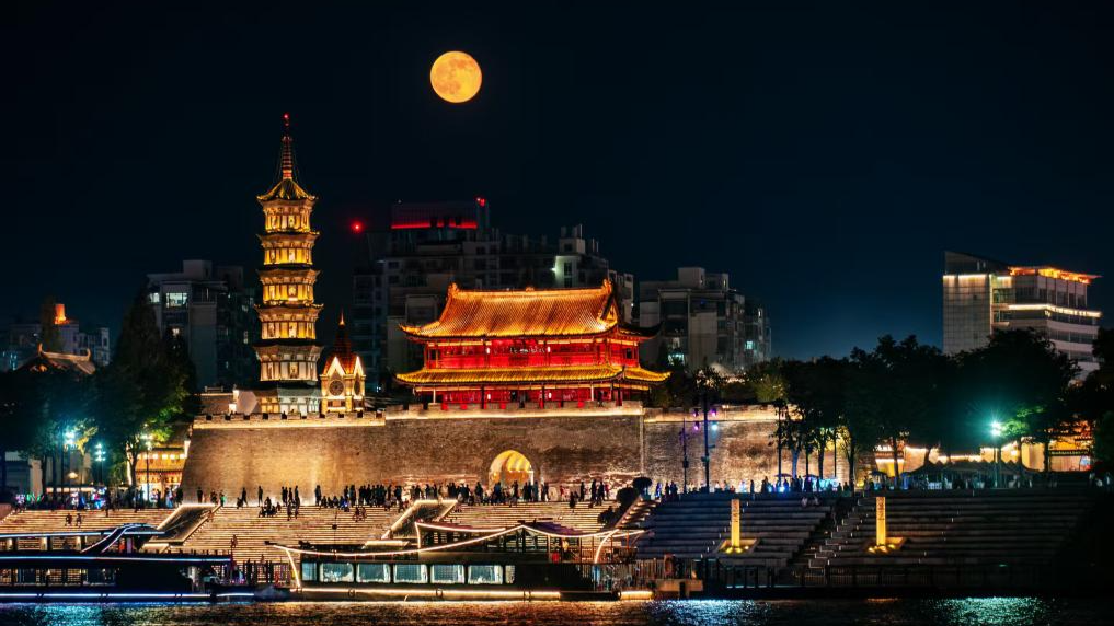 “超级月亮”即将登场，等你来赏！