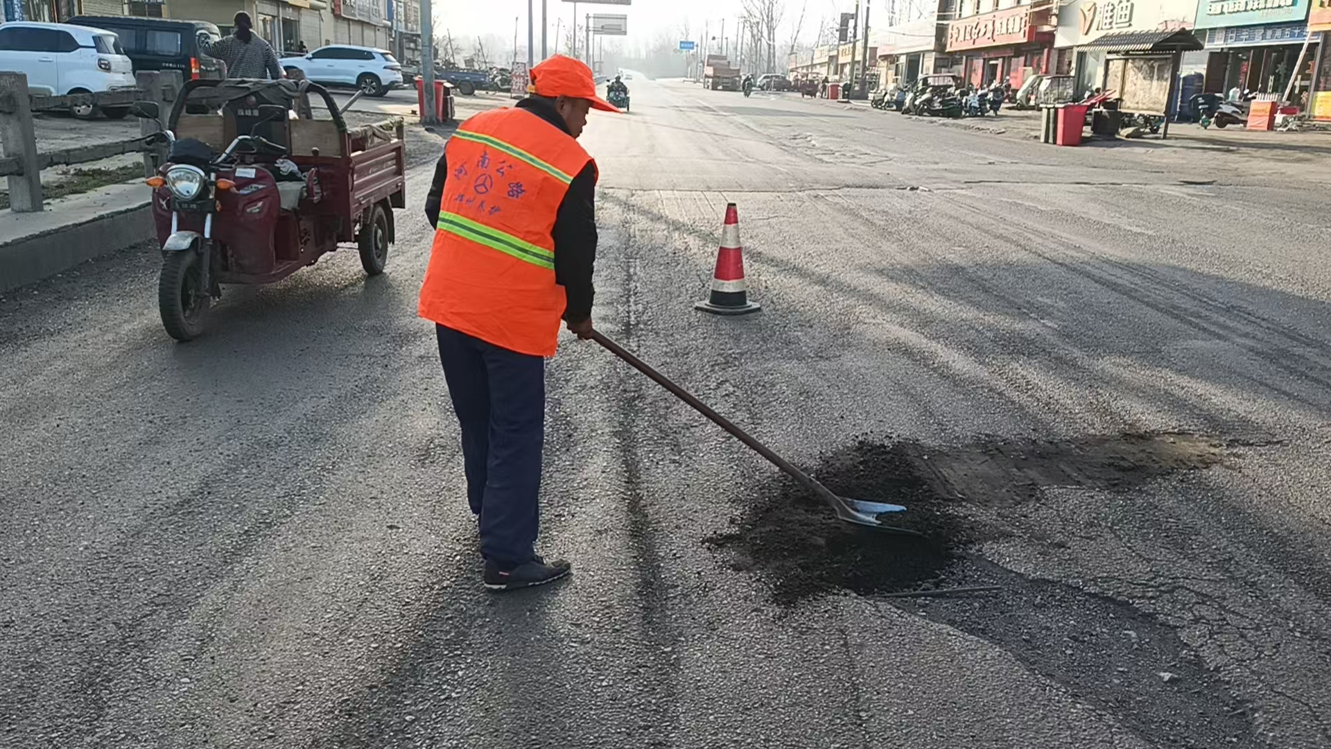登封公路中心多举措筑牢冬季公路安全防线