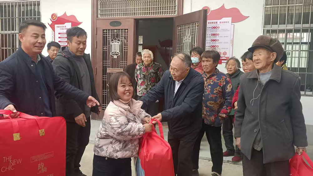 情暖小屯村 冬日捐赠传递政企温情