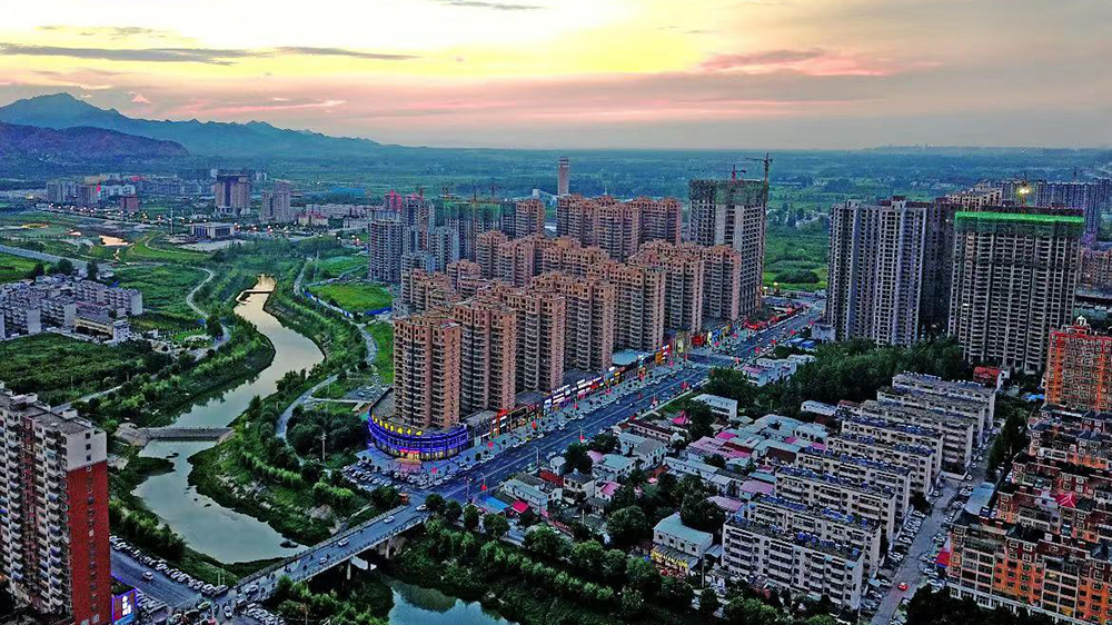 确山县委书记路耕督导重点项目