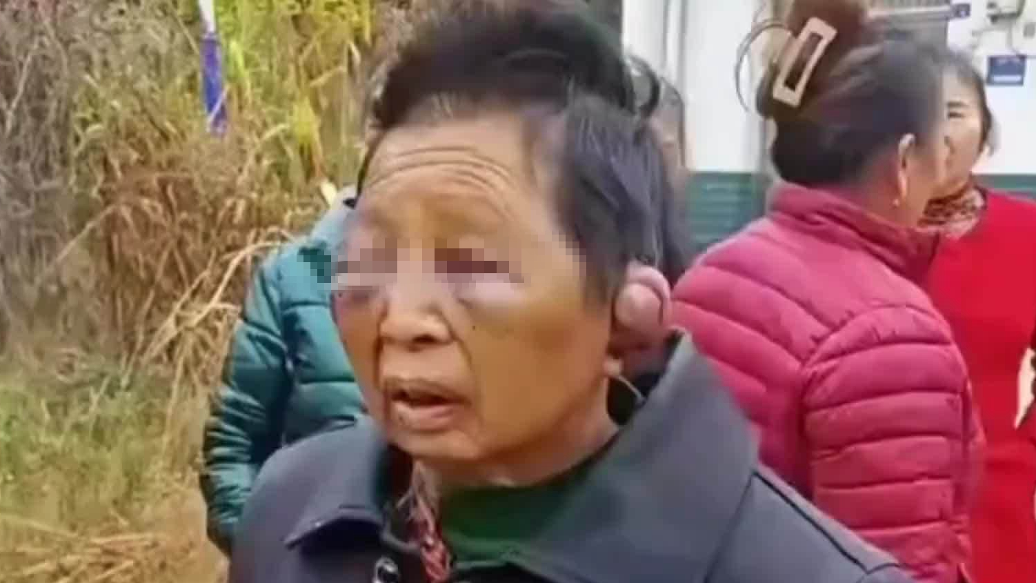 女子遭75岁丈夫殴打村民发声：确实可怜，她很老实不会还手