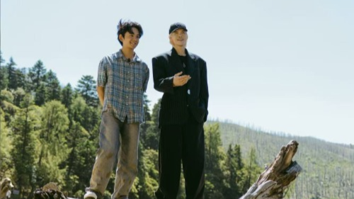 纪录片《寻真之地》幕后：丁真与向佐是“小孩”间的双向奔赴