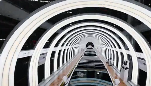 鸿蒙智行五界大咖首聚上海，年度直播释放啥信号？