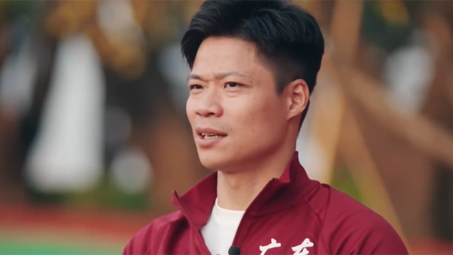 苏炳添独家回应正式退役：100米跑道留下我的故事