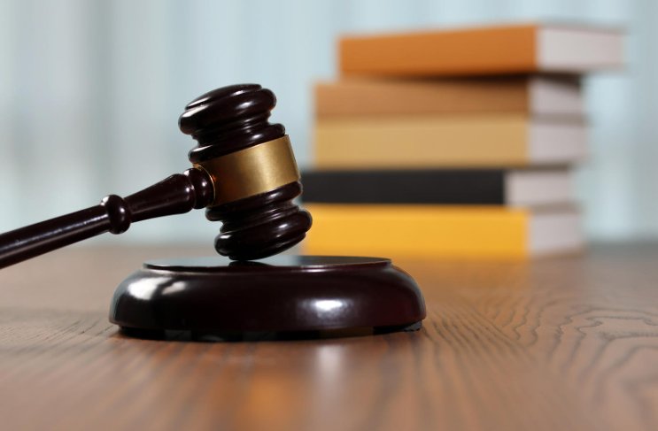 男子烧炭自杀身亡，家属向酒店索赔112万