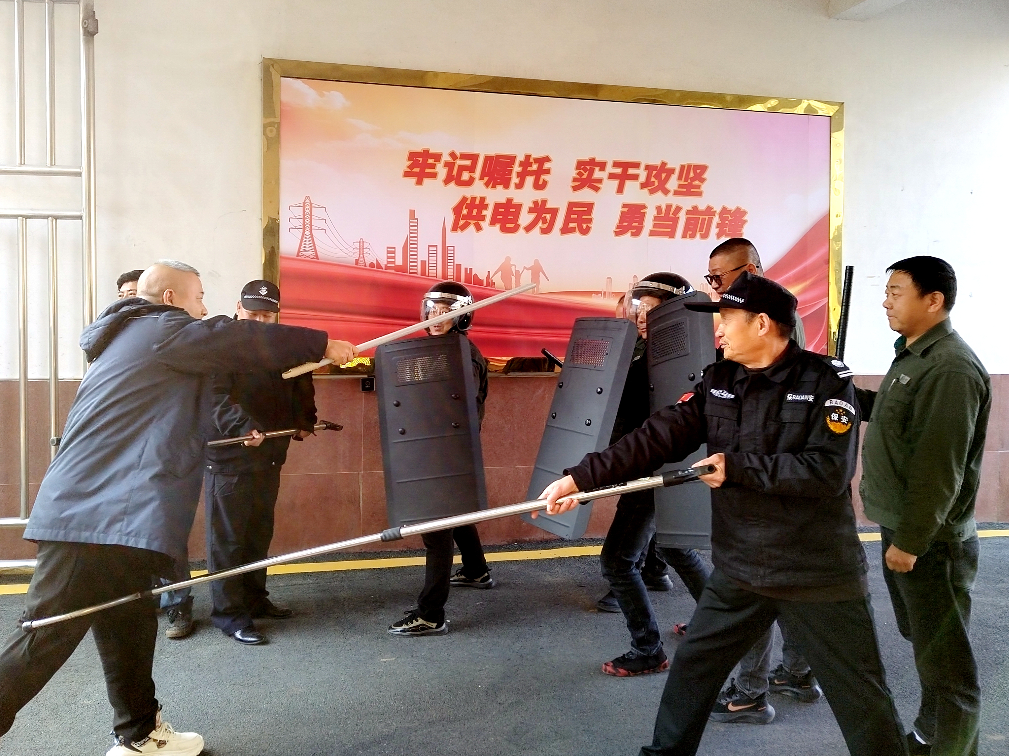 国网罗山县供电公司:开展实战化反恐防暴演练