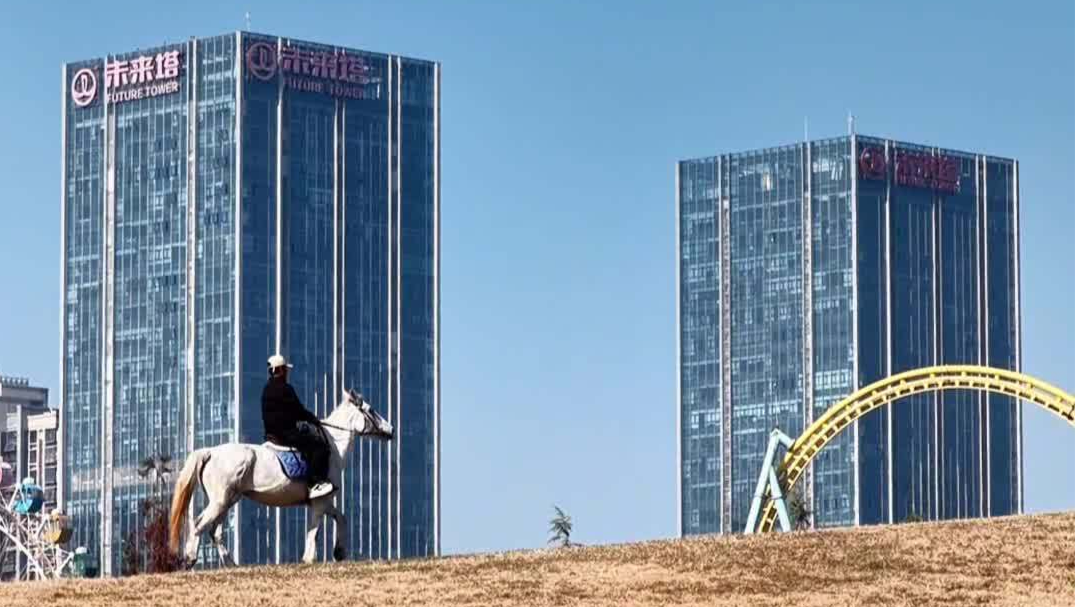 摄影师把合肥拍成了赛博阿勒泰