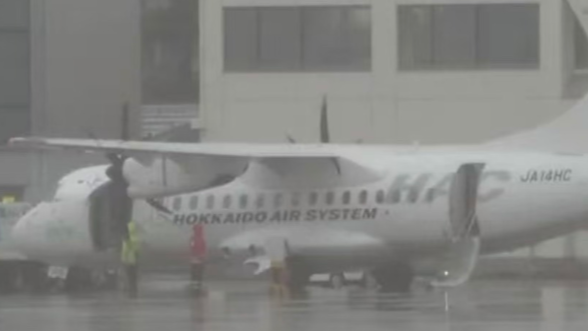 日本一客机单发失效 紧急降落函馆机场