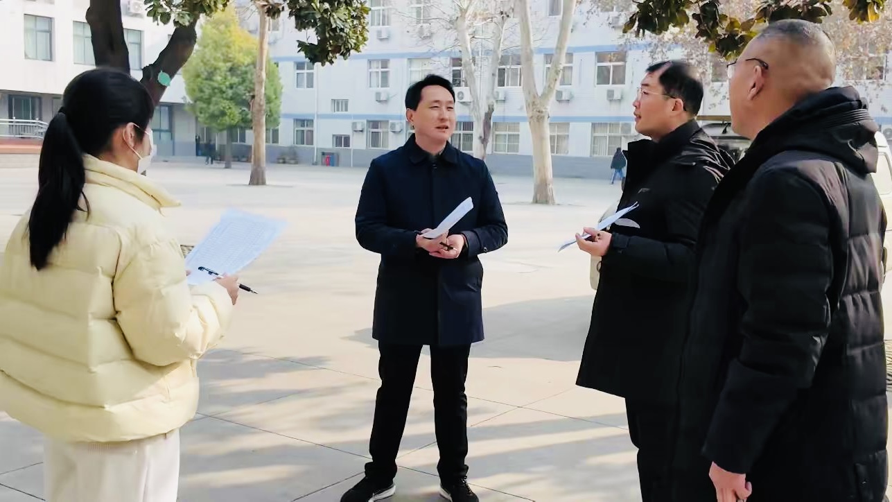 快乐教学幸福生活 郾城区初级实验中学开展办公环境检查工作