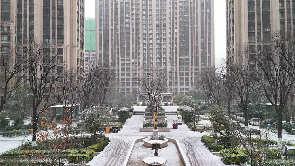 郑州雪花已到位 下班小心道路结冰