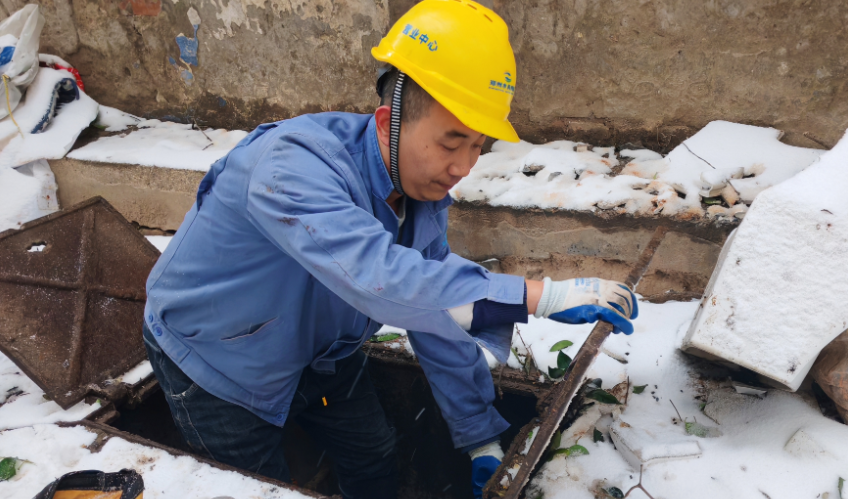24小时完成78处抢维修 郑州水务雪天实现“零冻裂”保供