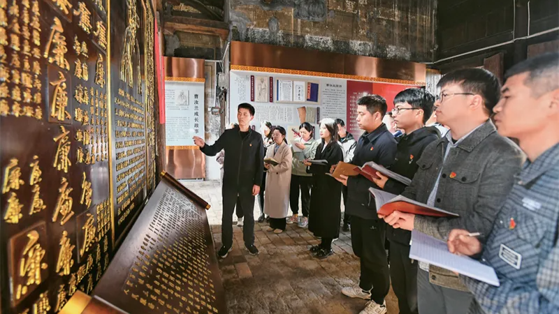 “政治骗子”为何能屡屡得逞