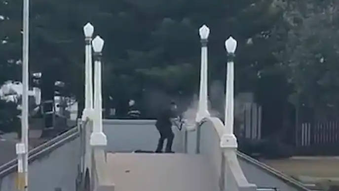 澳洲枪击案枪手被击毙画面曝光 两名枪手为父子