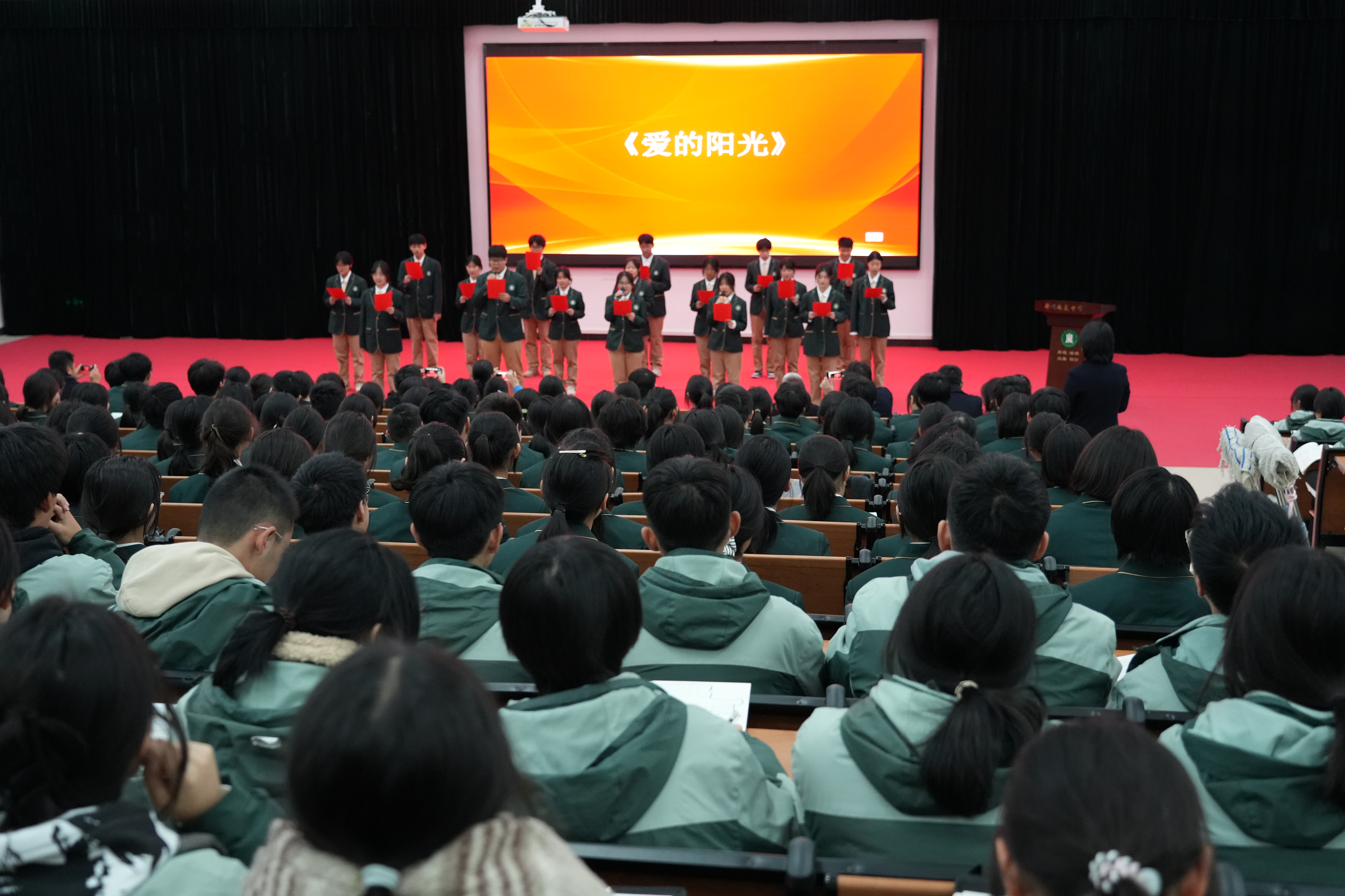 遇见尚美遇见爱——郑州尚美中学举行慈善义卖捐赠仪式