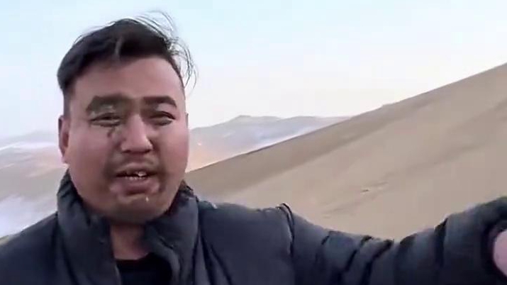 大哥雪后滑沙解锁“土遁”新技能：一玩一个不吱声！