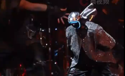 王力宏演唱会上机器人伴舞秀空翻