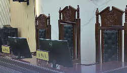 学费太贵生父无力承担被女儿起诉