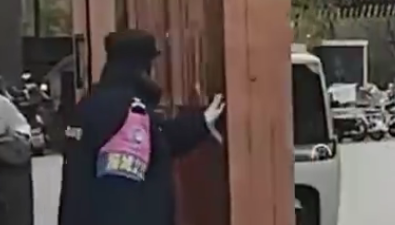 保安大哥花式开门情绪价值拉满，网友：优雅永不过时