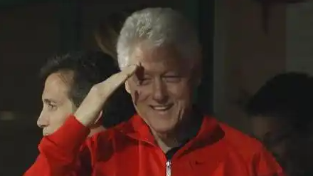 爱泼斯坦案文件公布：克林顿与2女子大尺度照片曝光