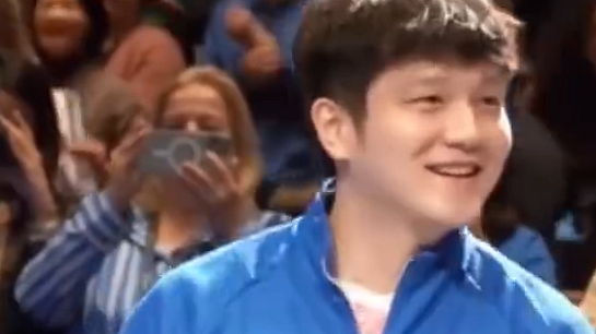 樊振东欧冠首秀3:0大获全胜，解锁新的庆祝动作