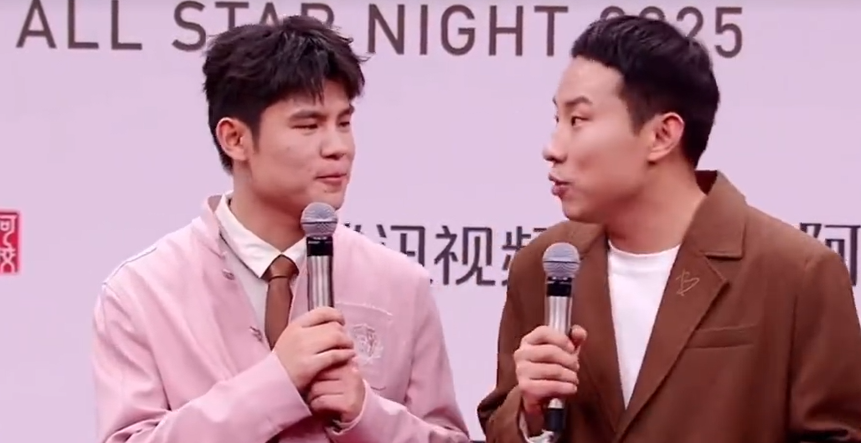 徐志胜穿450元旧衣走红毯，何广智调侃：挣的钱你也花点吧