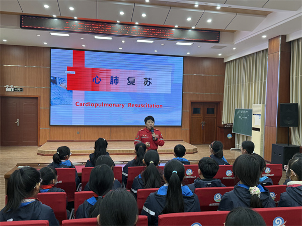金水区南阳路第二小学开展心肺复苏常识普及活动