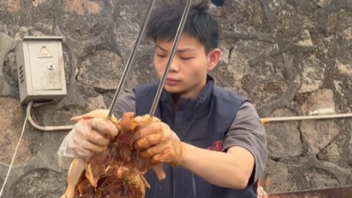 深圳16岁“烤鸡少年”回应喜提迈巴赫