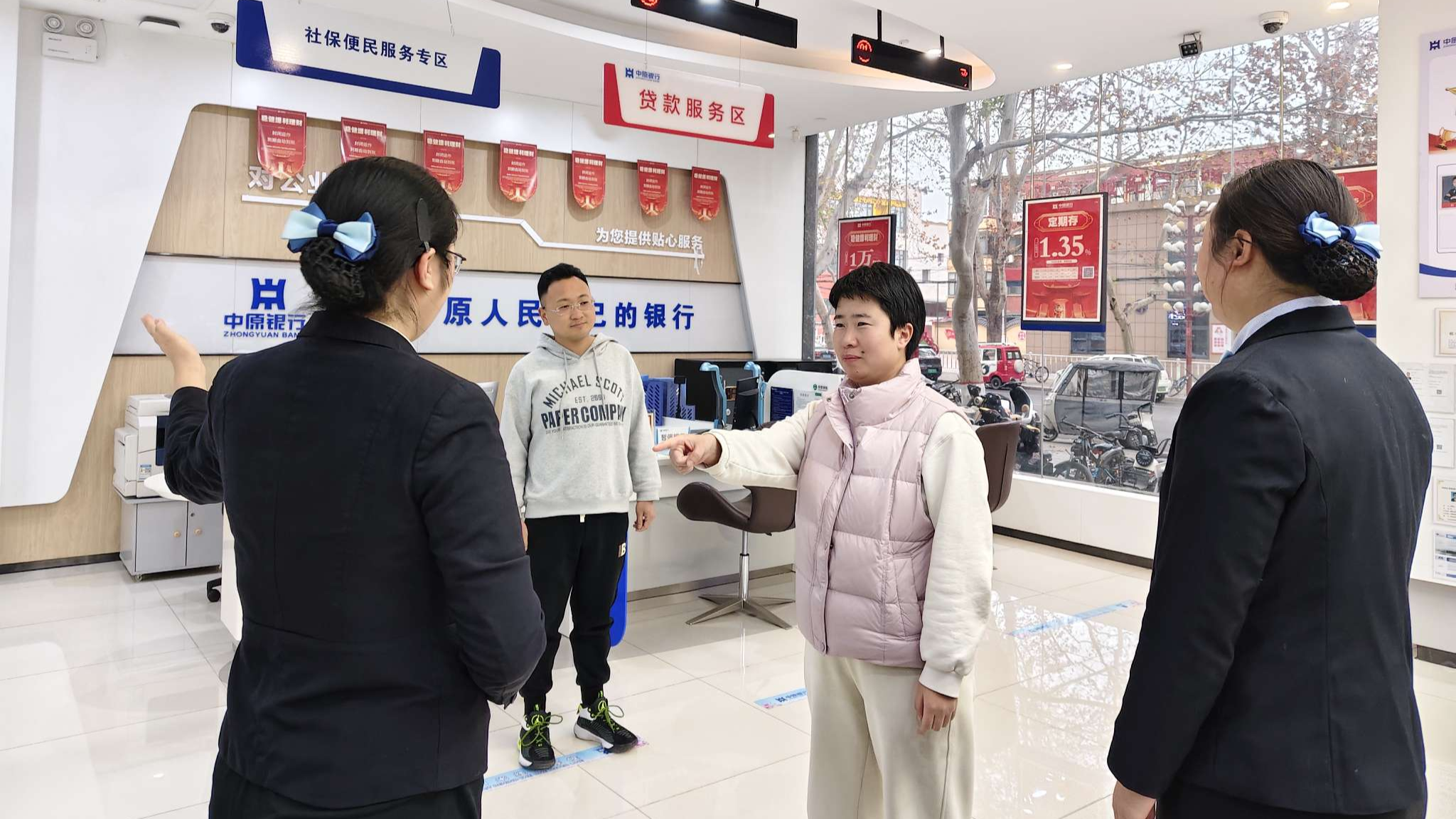 中原银行济源分行：服务暖人心，农村普惠金融支付服务点助力农村社保缴费