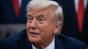 特朗普：将建造“特朗普级”战舰，还要增加航母数量