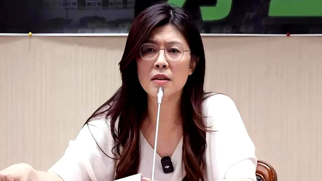 郑丽文激动发声：我们是中国人