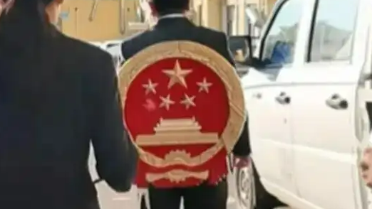 5兄妹打官司，妹妹们笑着当被告：房子给大哥