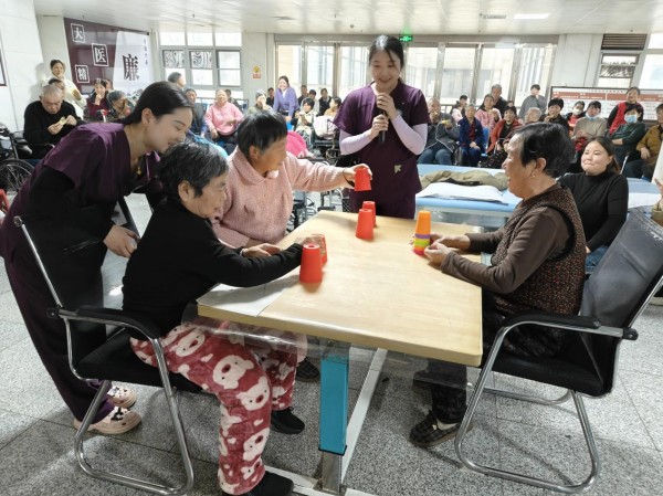 趣味比拼学技能 医患携手促康复——鲁山县中医院康复中心举办趣味康复竞赛