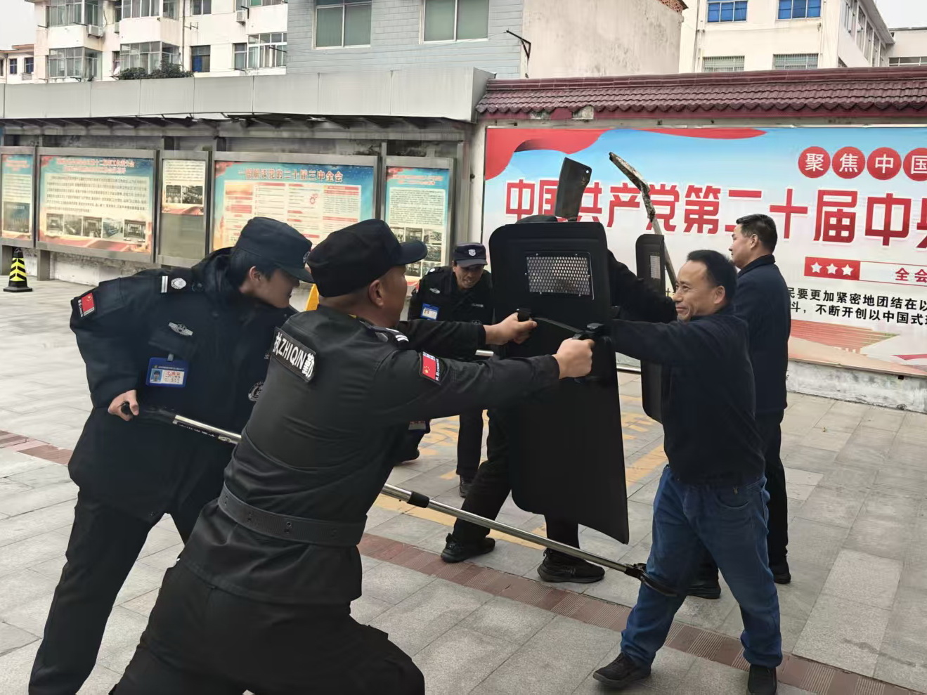 国网汝南县供电公司：开展反恐怖法宣传活动