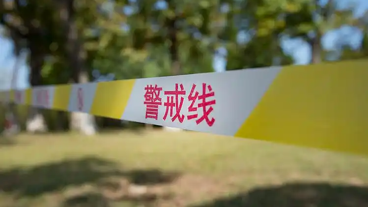 广东江门一施工栈桥发生汽车坠河事件 致一家五口死亡