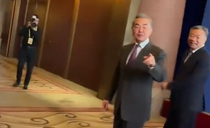 王毅对外籍记者说中国也是你的家